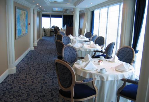 Mesas del exclusivo Restaurante Aqualina